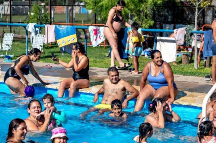 Más de 160 mil personas pasaron ya por las piletas recreativas de los polideportivos municipales