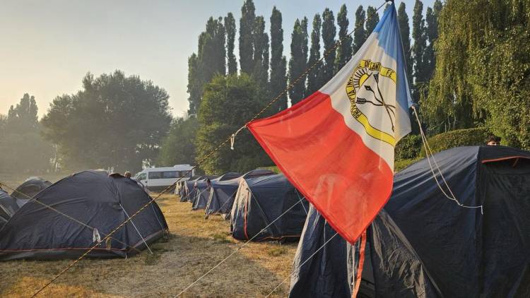 Veinte brigadistas santafesinos llegaron a Neuquén para reemplazar a sus compañeros en el combate de incendios