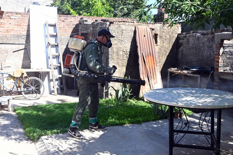 Dengue: el municipio realiza un operativo de bloqueo en barrio Altos del Valle