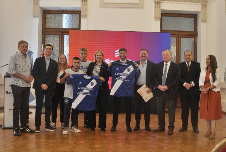 Pullaro anunció la creación de un programa para el financiamiento de infraestructura deportiva para los clubes 