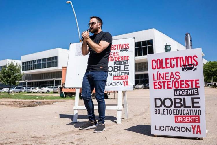 El “Profe”Pedro Medei pidió la licitación urgente para colectivos y la implementación de la línea este-oeste