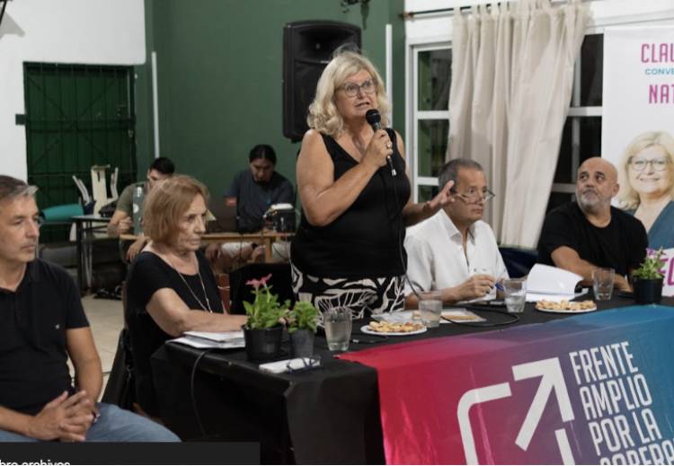 Los candidatos de FAS en una reunión en Santo Tomé