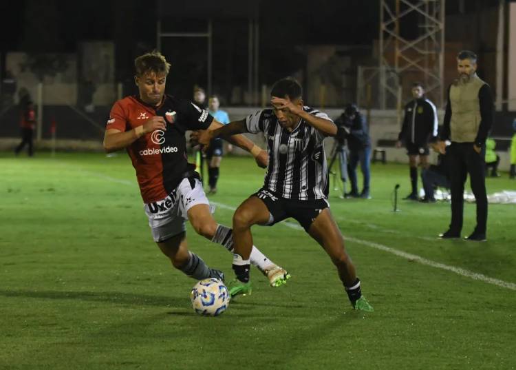 Colón rescató un punto en su visita a Mendoza