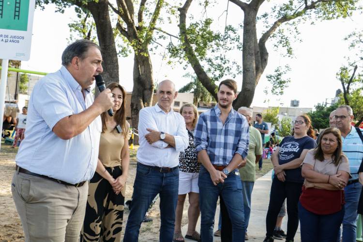“Quedó un espectáculo”: vecinos de barrio San José vuelven a disfrutar su renovada plaza tras años de abandono