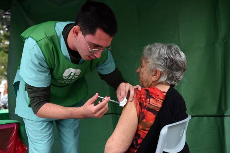 #ModoVacuna: la Municipalidad realiza una campaña de vacunación contra la gripe y la neumonía