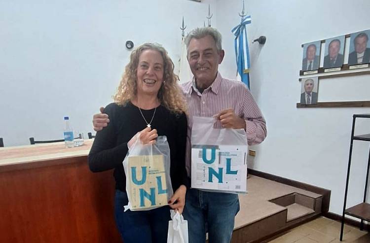 Ediciones UNL y el Ministerio de Cultura fortalecen a las bibliotecas populares
