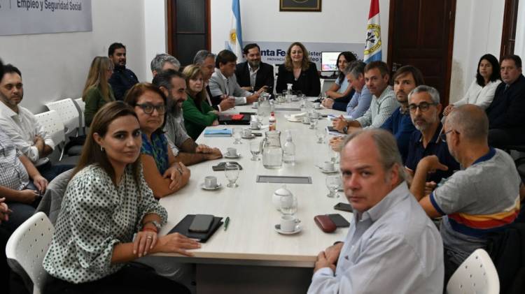 Salud: Provincia ofertó una compensación por meses anteriores y un aumento del 8% para el segundo trimestre