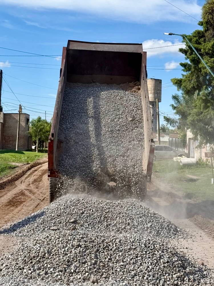 Se continúa desarrollando el plan intensivo de mejorado pétreo en Santo Tomé