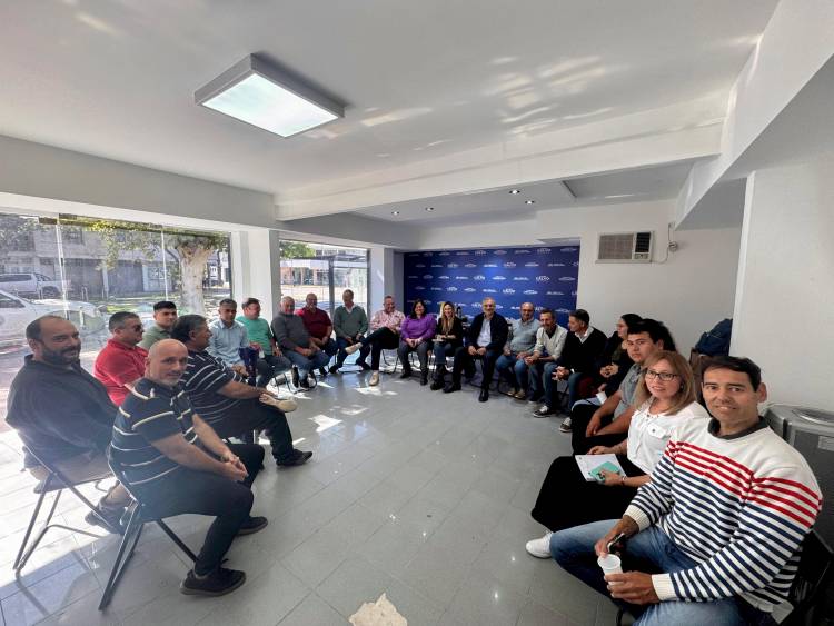 Calvo se reunió con intendentes, presidentes comunales y concejales de Más para Santa Fe