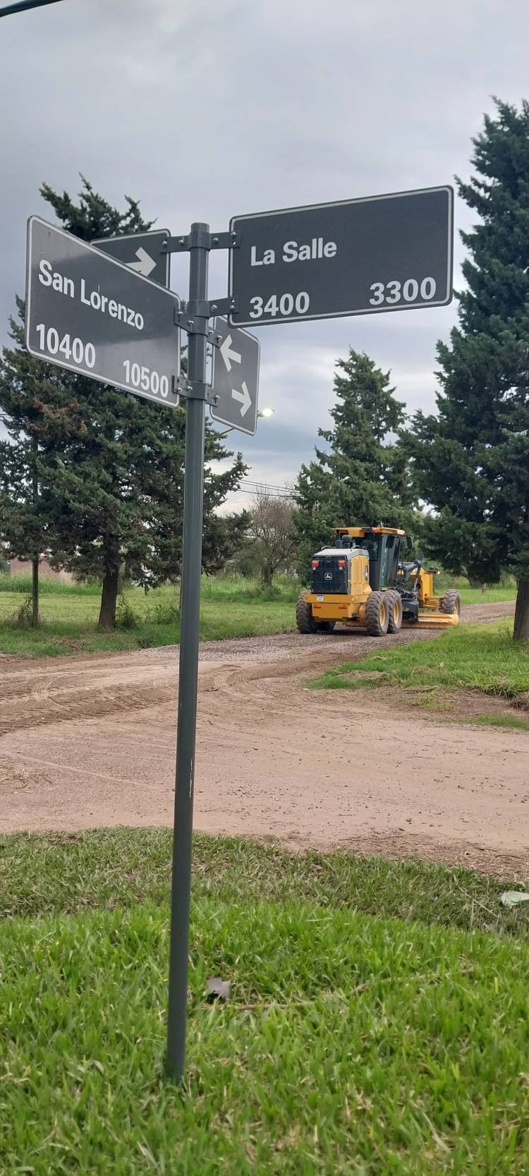 El Municipio realiza una fuerte inversión para mejorar hasta 50 calles por mes con ripio en la zona norte