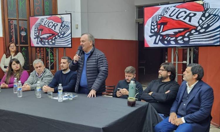 Felipe Michlig anunció la regularización dominial y puesta en valor del edificio del comité departamental de la UCR Rosario