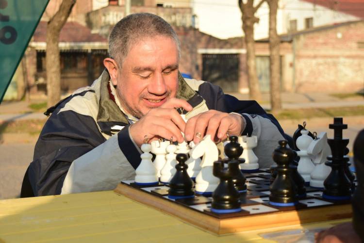 De basural a espacio adaptado: se inauguró la plaza Amigos del Ciego en barrio Yapeyú