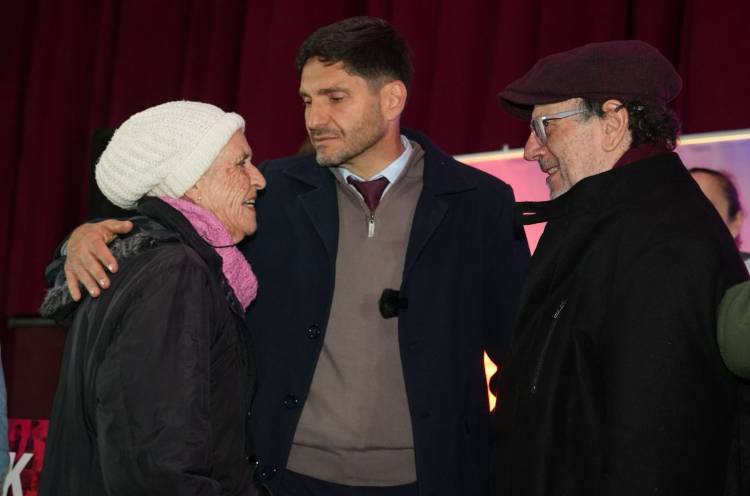 Pullaro encabezó la entrega de más de 70 escrituras a familias de Santo Tomé