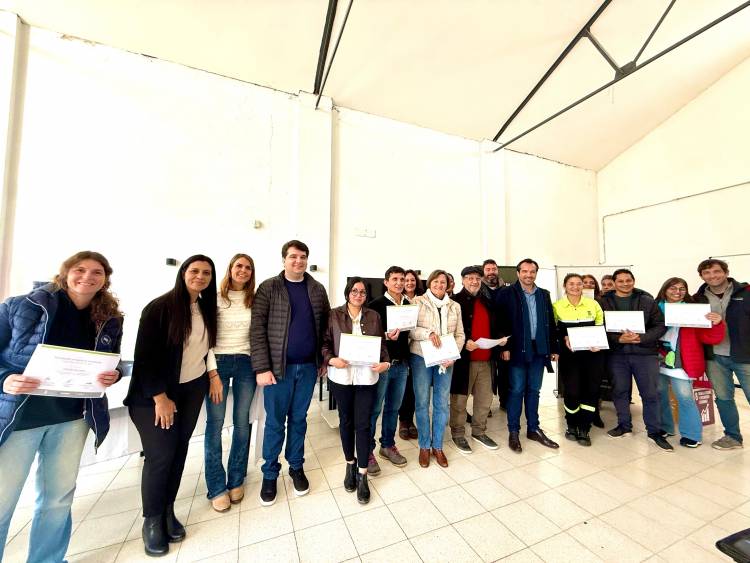 Santo Tomé entregó los primeros certificados de la Ley Yolanda a empleados municipales