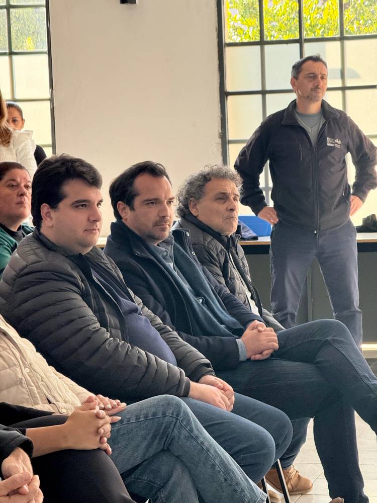 Santo Tomé entregó los primeros certificados de la Ley Yolanda a empleados municipales