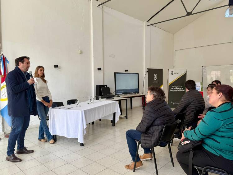 Santo Tomé entregó los primeros certificados de la Ley Yolanda a empleados municipales