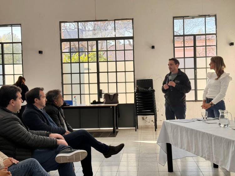 Santo Tomé entregó los primeros certificados de la Ley Yolanda a empleados municipales