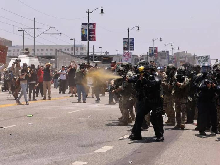 Toque de queda en Los Ángeles