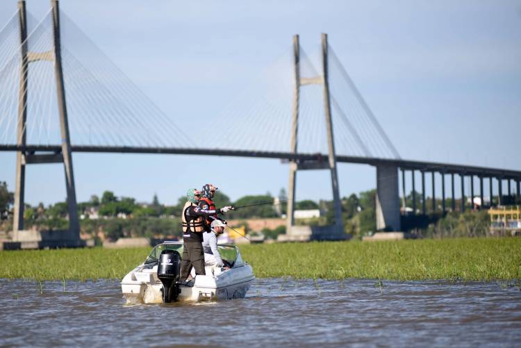 Rosario recibe la edición invernal del torneo de pesca con artificiales más grande del país