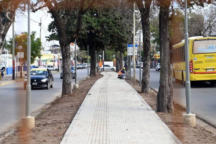Acuerdo Capital: Poletti recorrió los avances de la obra del cantero central de J. J. Paso