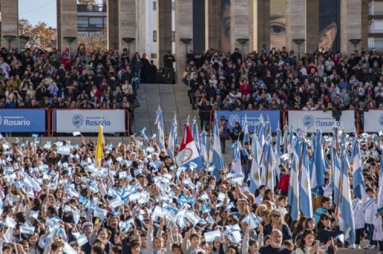 Miles de escolares de todo el país protagonizaron las promesas de lealtad a la Bandera