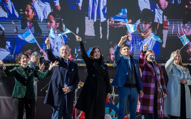 En Rosario: más de 10 mil estudiantes y ciudadanos de todo el país prometieron lealtad a la bandera