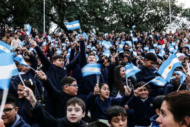 Más de 1600 niños y niñas santafesinos prometieron lealtad a la bandera