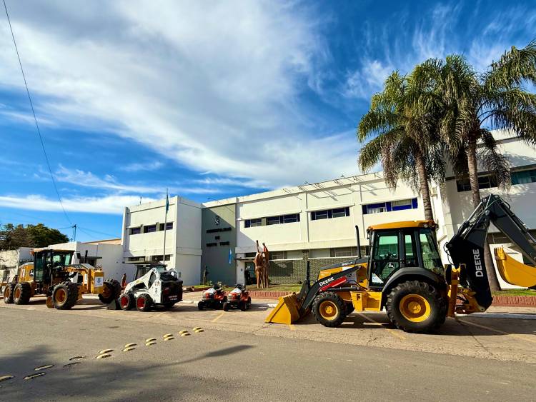 Nuevos aportes al parque de maquinarias en Santo Tomé