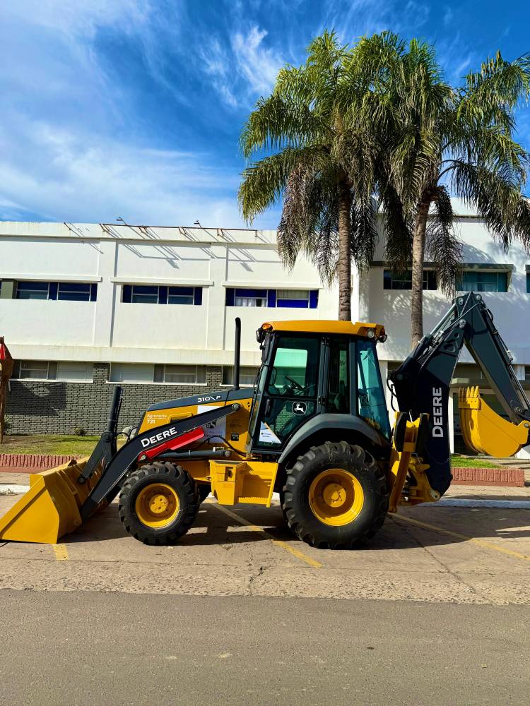 Nuevos aportes al parque de maquinarias en Santo Tomé