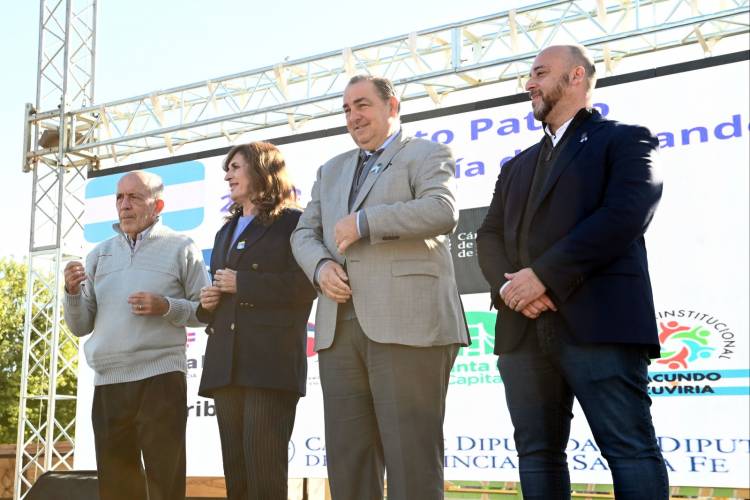 Poletti: “Dejémonos abrazar por la bandera argentina para soñar con una ciudad mejor”