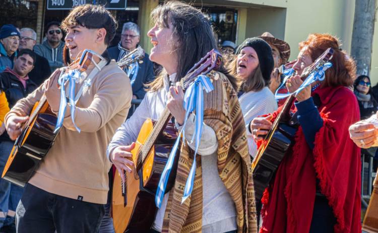 Santo Tomé conmemoró el Día de la Bandera