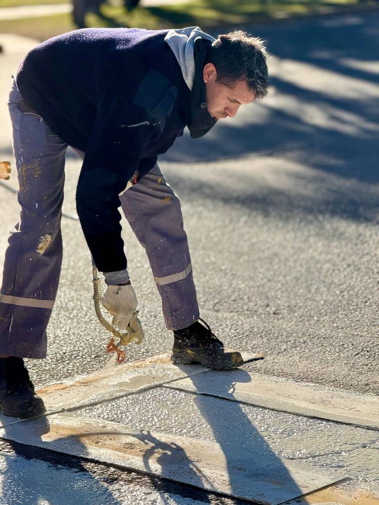 Santo Tomé moderniza su señalización vial con nueva maquinaria especializada
