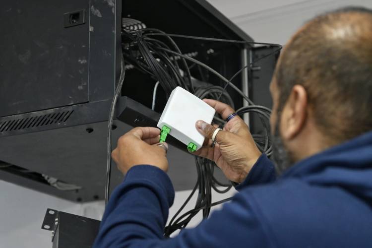 Con una inversión de más de 170 millones de pesos, Provincia conecta 68 centros de salud a la red de fibra óptica