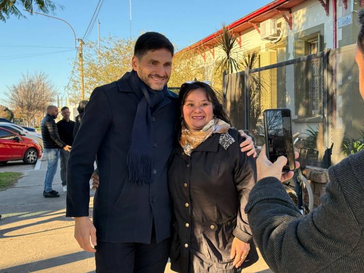 El gobernador Pullaro votó en Hughes y destacó la normalidad de los comicios en toda la provincia
