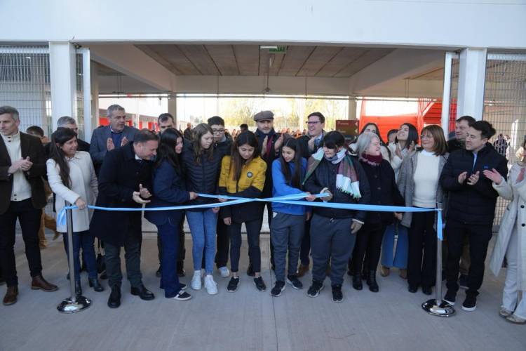 Pullaro inauguró otra escuela: “En Santa Fe mostramos que estamos de pie y apostamos a la educación”