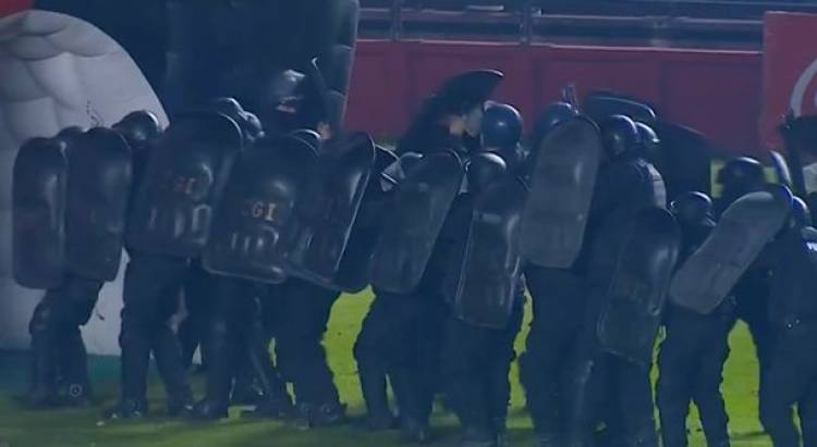 Colón - Mitre, suspendido por serios incidentes en el Brigadier