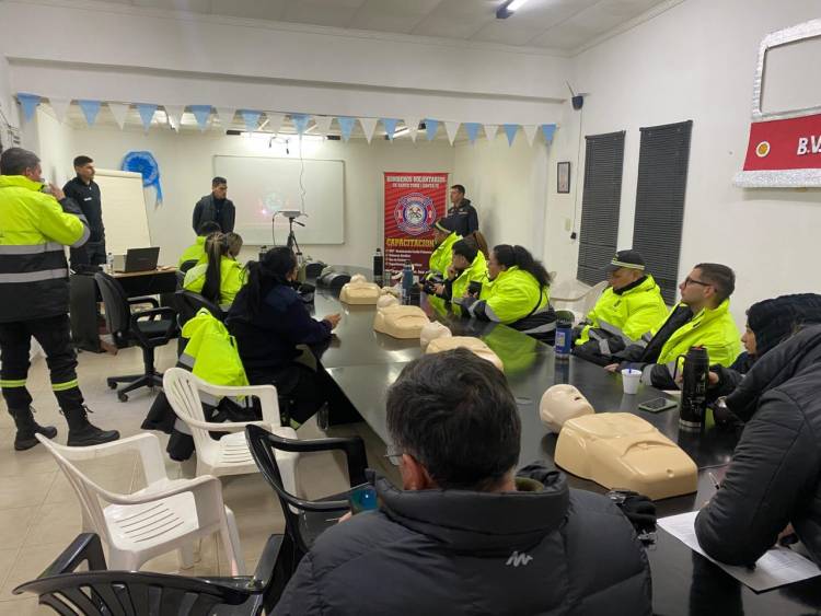 Bomberos Voluntarios instruyeron a la Policía Municipal en técnicas vitales de RCP y Primeros Auxilios