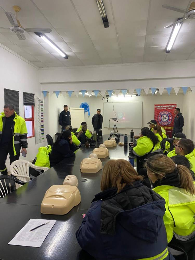 Bomberos Voluntarios instruyeron a la Policía Municipal en técnicas vitales de RCP y Primeros Auxilios