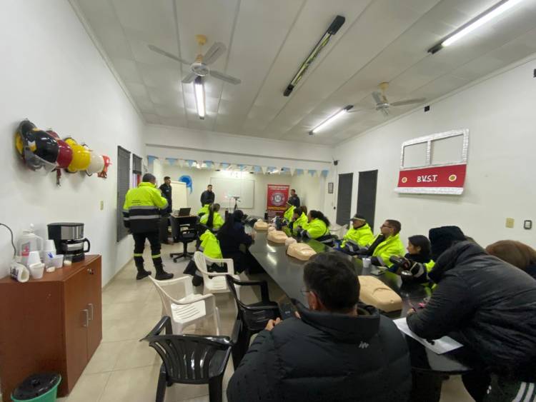 Bomberos Voluntarios instruyeron a la Policía Municipal en técnicas vitales de RCP y Primeros Auxilios