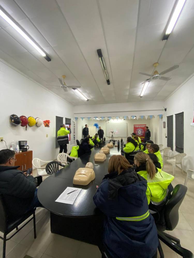 Bomberos Voluntarios instruyeron a la Policía Municipal en técnicas vitales de RCP y Primeros Auxilios