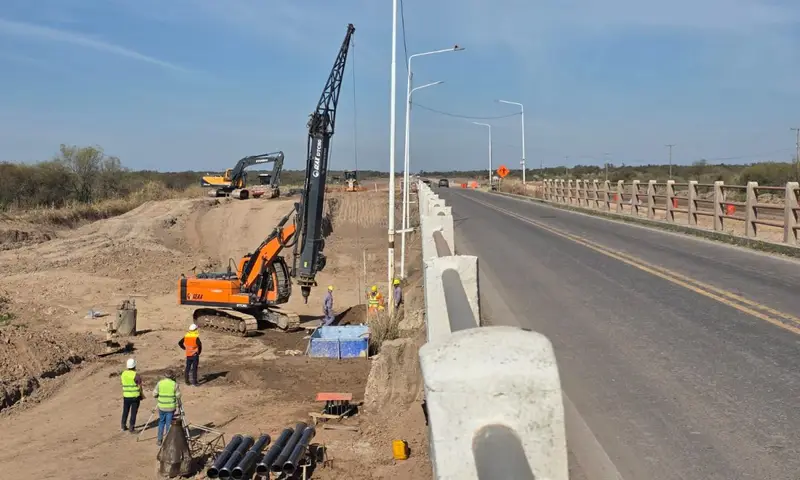 Se comenzaron a construir los PILOTES de la obra de ensanche de los 3 puentes ubicados sobre RP 4 (tramo Elisa – San Cristóbal)