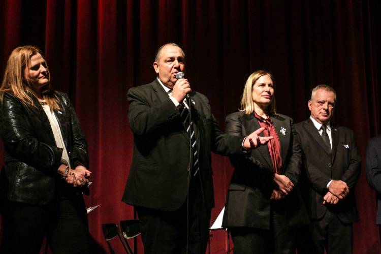 El Teatro Municipal se vistió de gala por el Día de la Independencia 