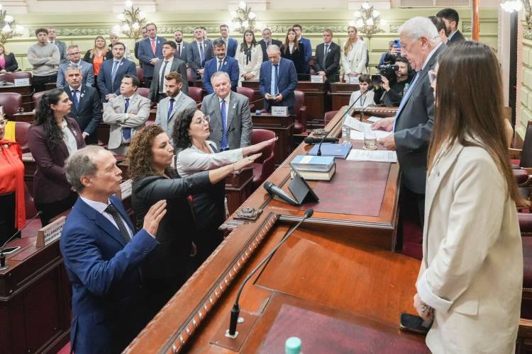 Juraron los convencionales electos que reformarán la Constitución de Santa Fe
