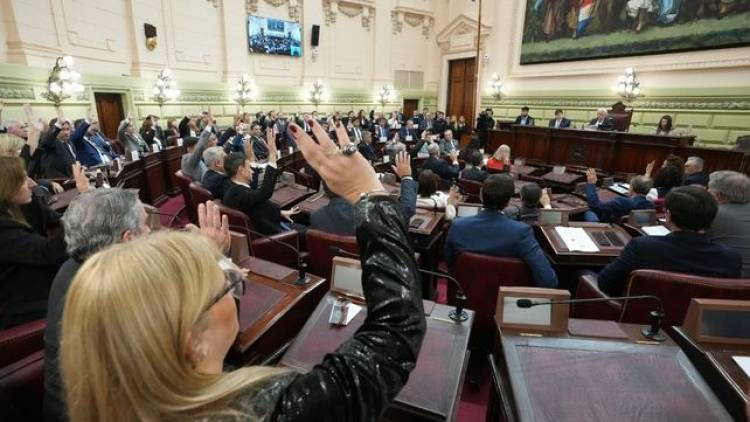 Convención Constituyente Día 1: el ACV de Oliveras, acusaciones cruzadas, juras tensas y un reglamento en disputa