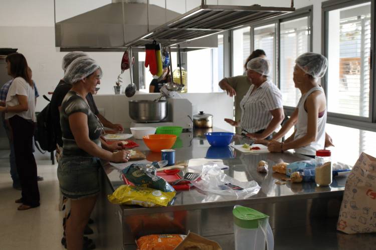 La UNL convoca a Asociados Solidarios para donar raciones de alimentos