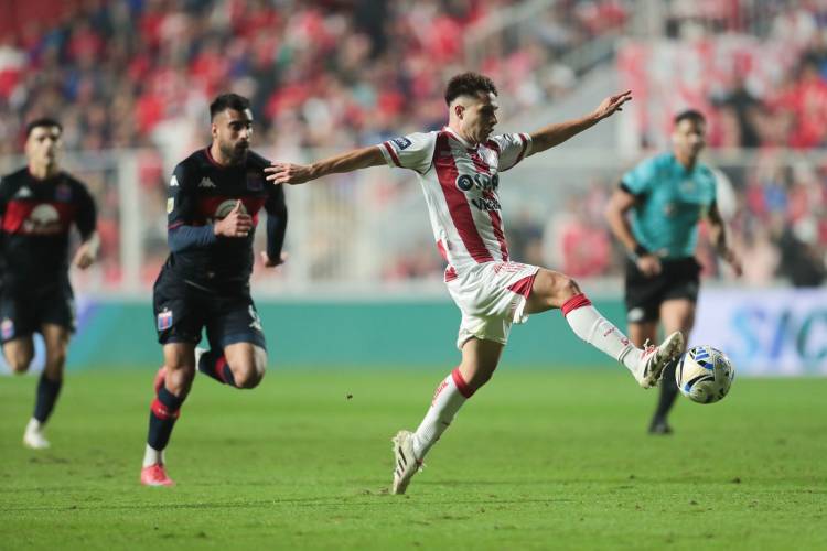 Unión no pudo con Tigre pero llegó a la punta de su zona