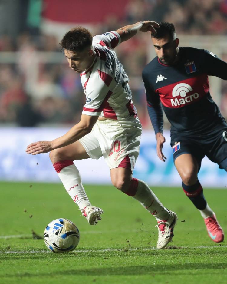 Unión no pudo con Tigre pero llegó a la punta de su zona