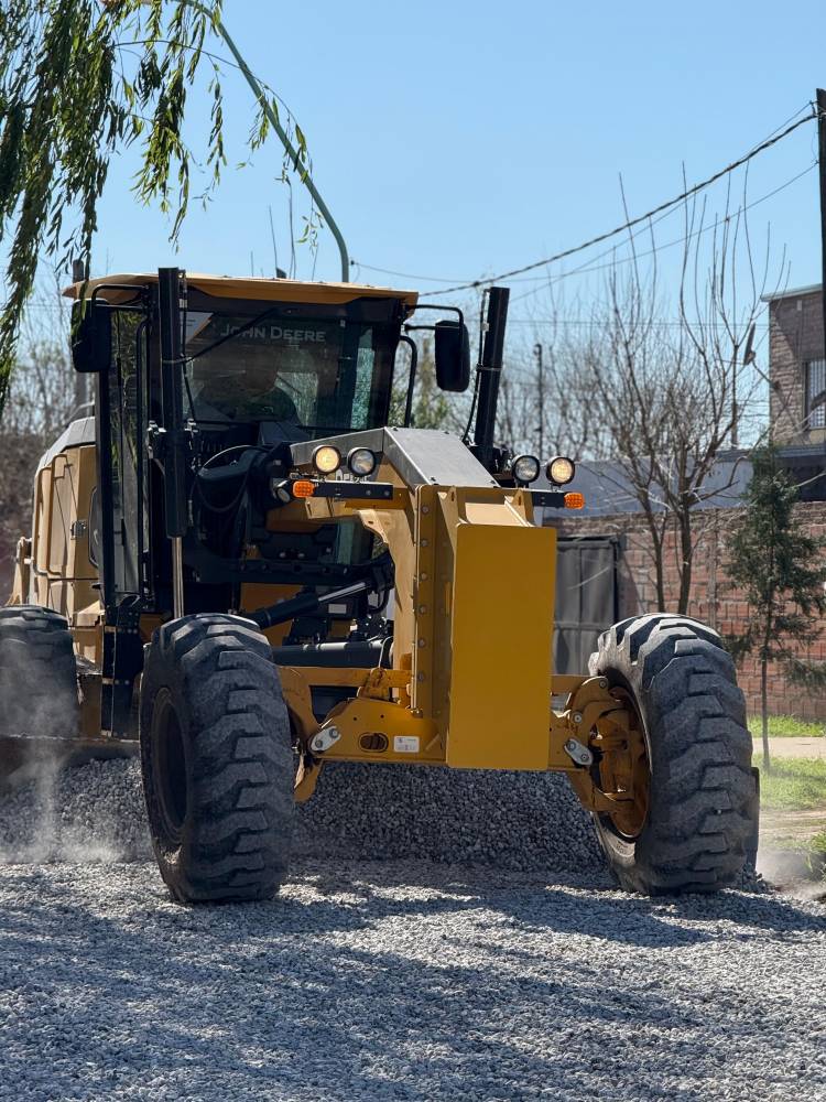 Continúa en marcha el Plan Intensivo de Mejorado Pétreo en los Barrios Villa Lujan, Zaspe y San Martín.