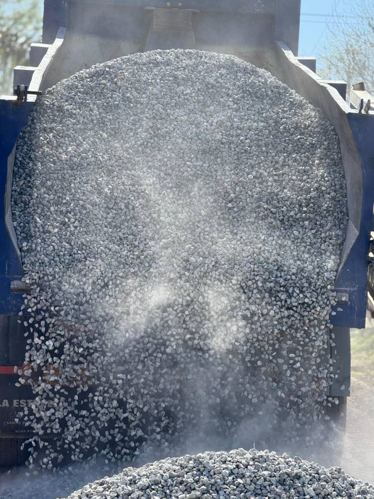 Continúa en marcha el Plan Intensivo de Mejorado Pétreo en los Barrios Villa Lujan, Zaspe y San Martín.