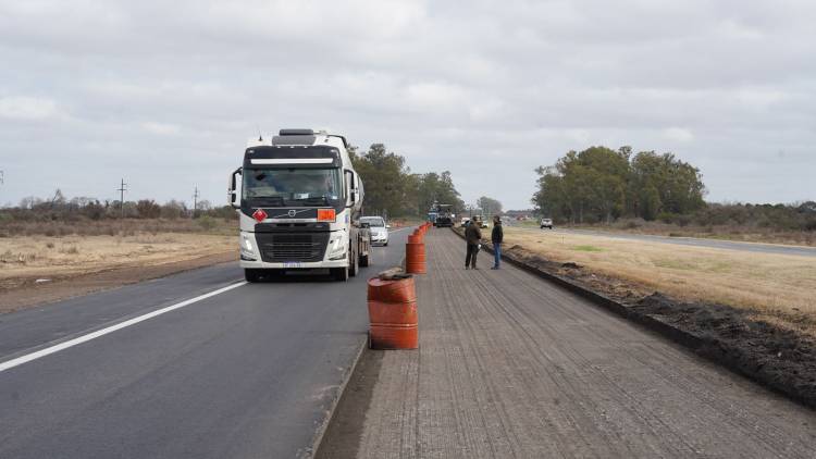 Enrico: “Promediamos ya el 35% la obra del Tercer Carril de la autopista y proyectamos concluirla a mediados de 2026”